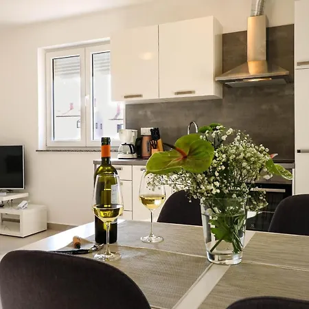 Mali Raj Apartamento