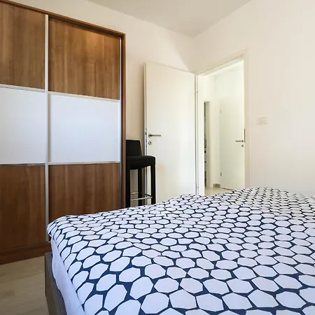 Mali Raj Apartamento Peroj
