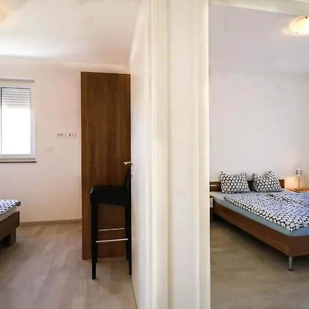 Apartamento Mali Raj